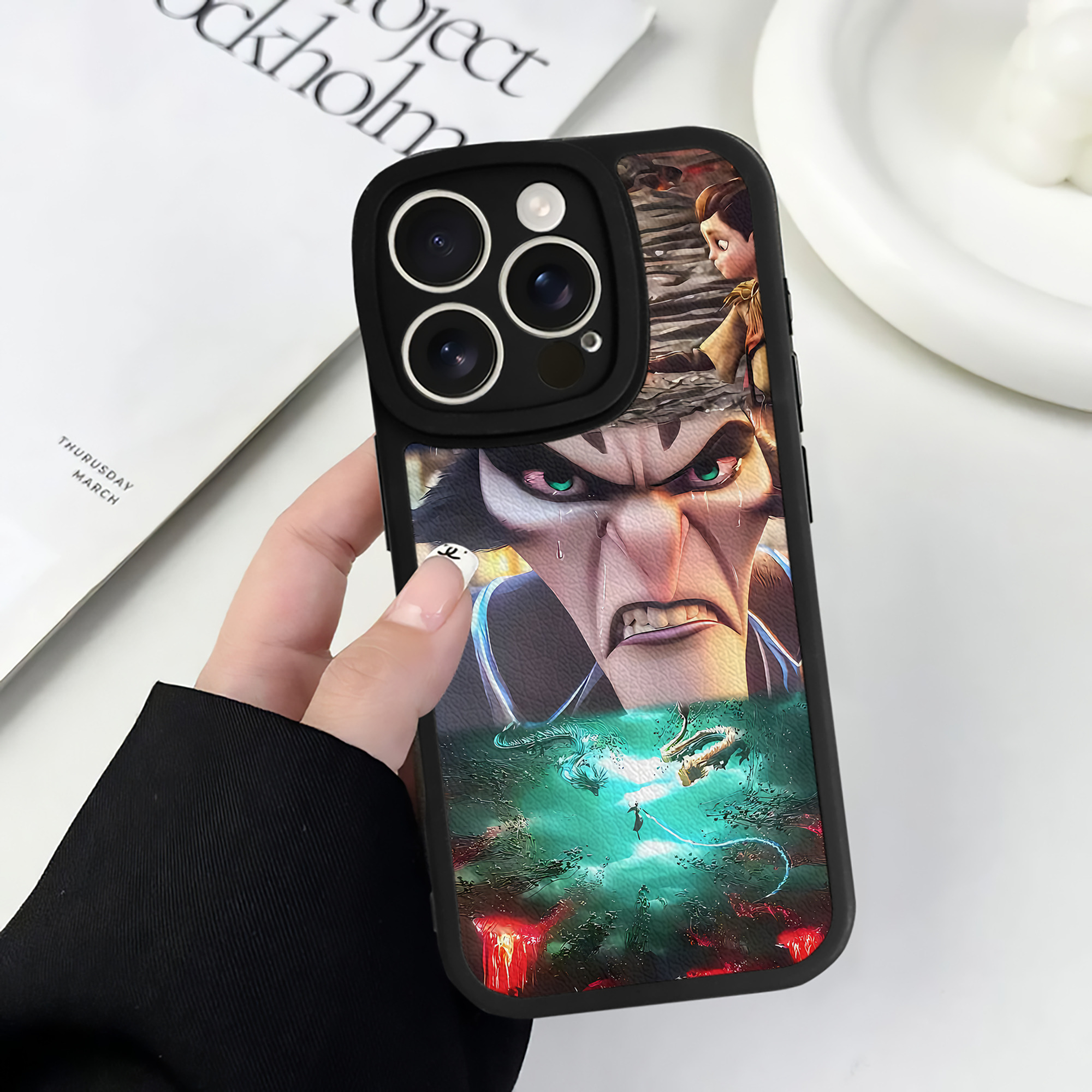 （画像用） Ne Zha 2 ナタ 魔童の大暴れ 【iPhone 16シリーズ対応】シリコンスマホケース（レザー調） 材質：シリコン
